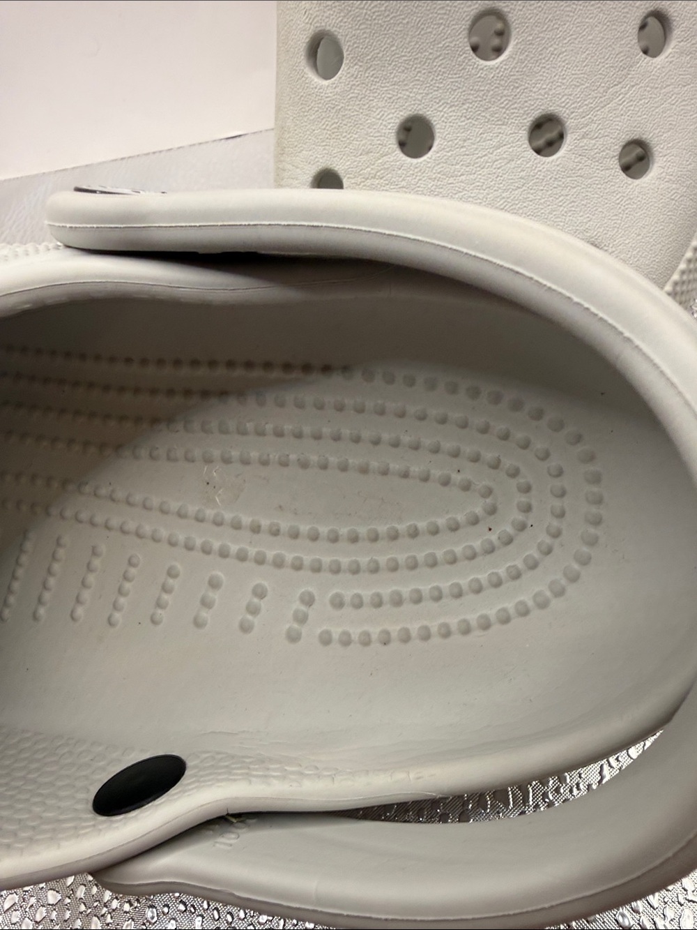 CROCS ClASSIC CLOGS - LIGHT GREY/CONCRETE ITEM IS UNISEX SIZE 7 - Picture 8 of 12